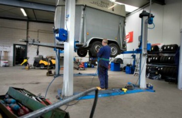 Reparatie en onderhoud van trailers en aanhangwagens 